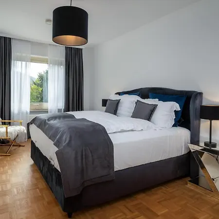 Blue Sky Center アパート